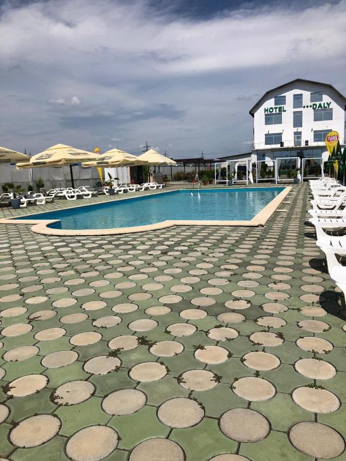 Hotel Daly Ploieşti Buitenkant foto