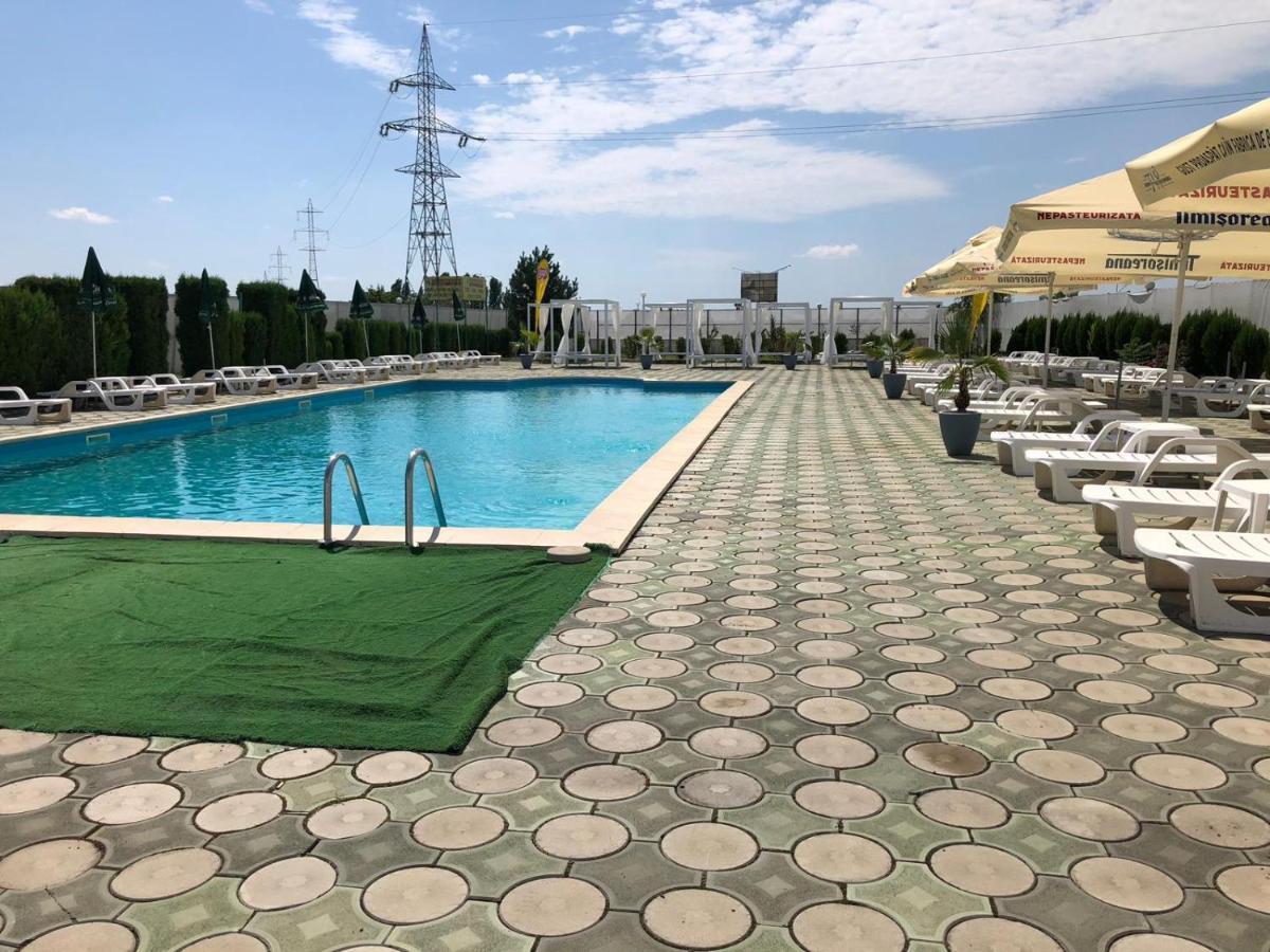 Hotel Daly Ploieşti Buitenkant foto