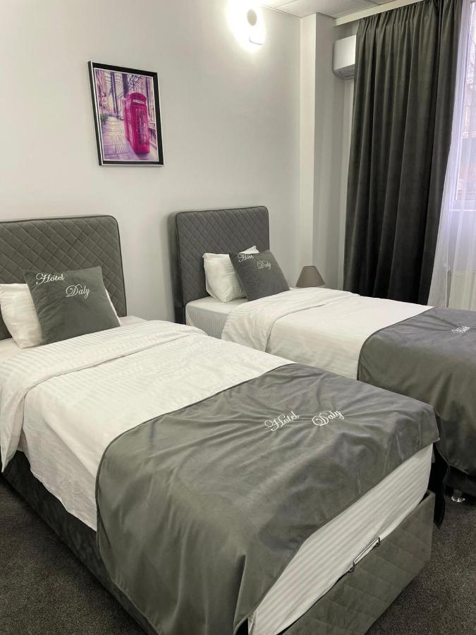 Hotel Daly Ploieşti Buitenkant foto