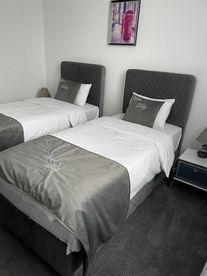 Hotel Daly Ploieşti Buitenkant foto