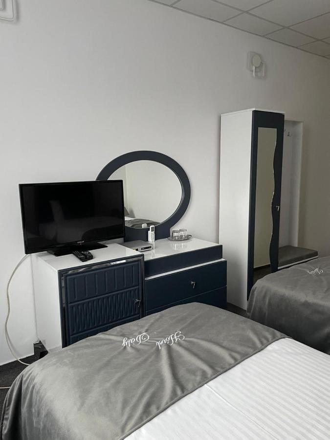 Hotel Daly Ploieşti Buitenkant foto