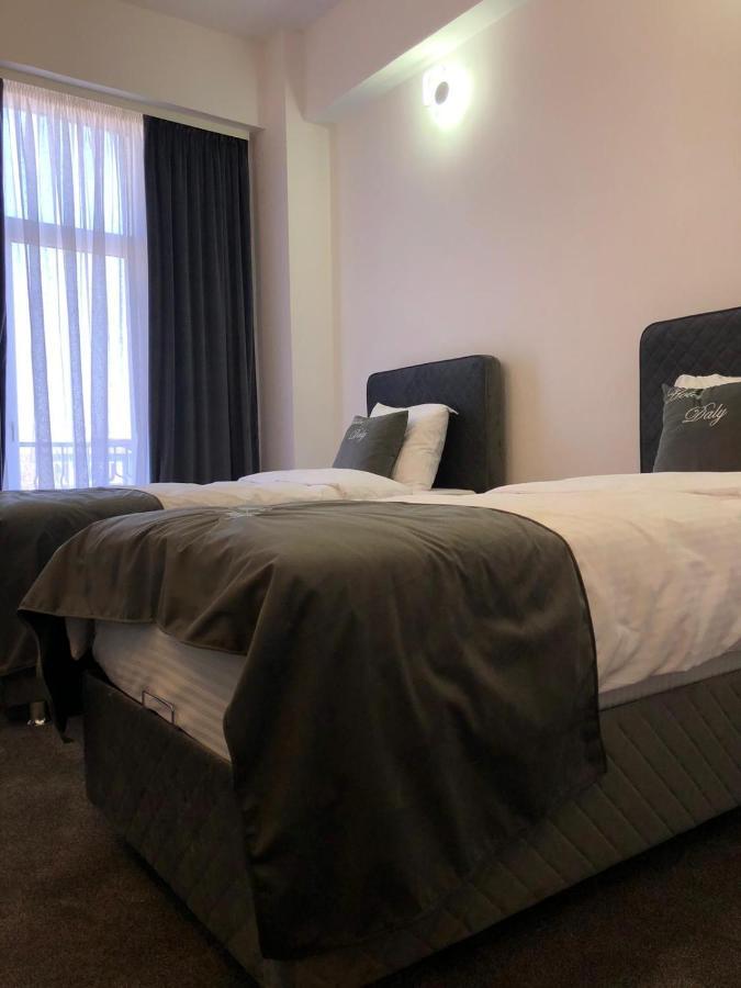 Hotel Daly Ploieşti Buitenkant foto