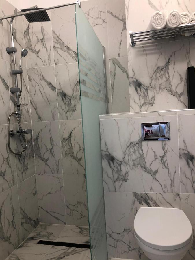 Hotel Daly Ploieşti Buitenkant foto