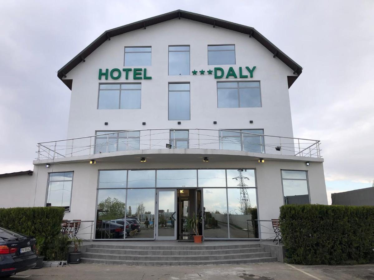 Hotel Daly Ploieşti Buitenkant foto
