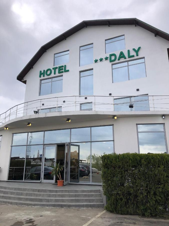 Hotel Daly Ploieşti Buitenkant foto