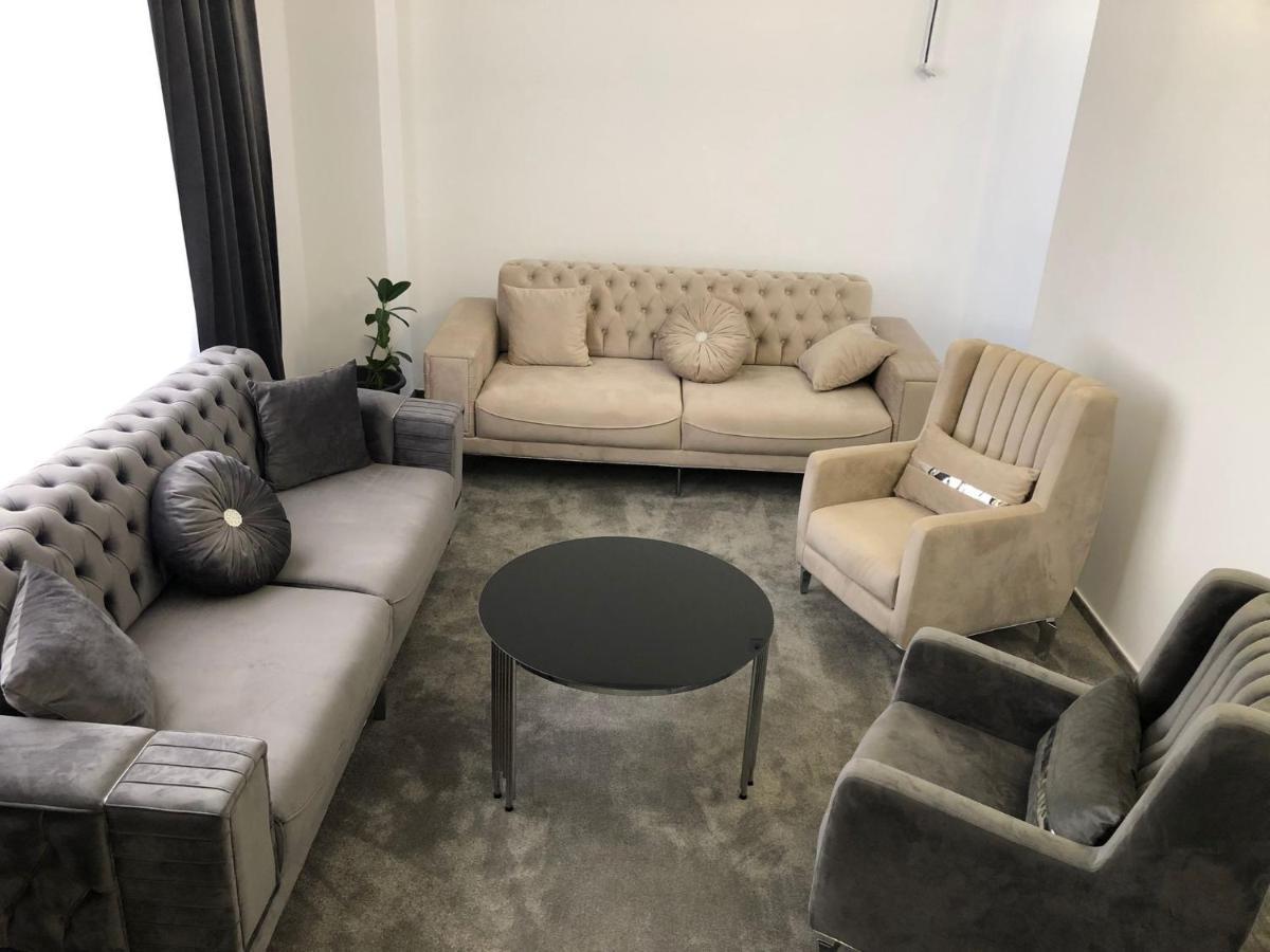 Hotel Daly Ploieşti Buitenkant foto
