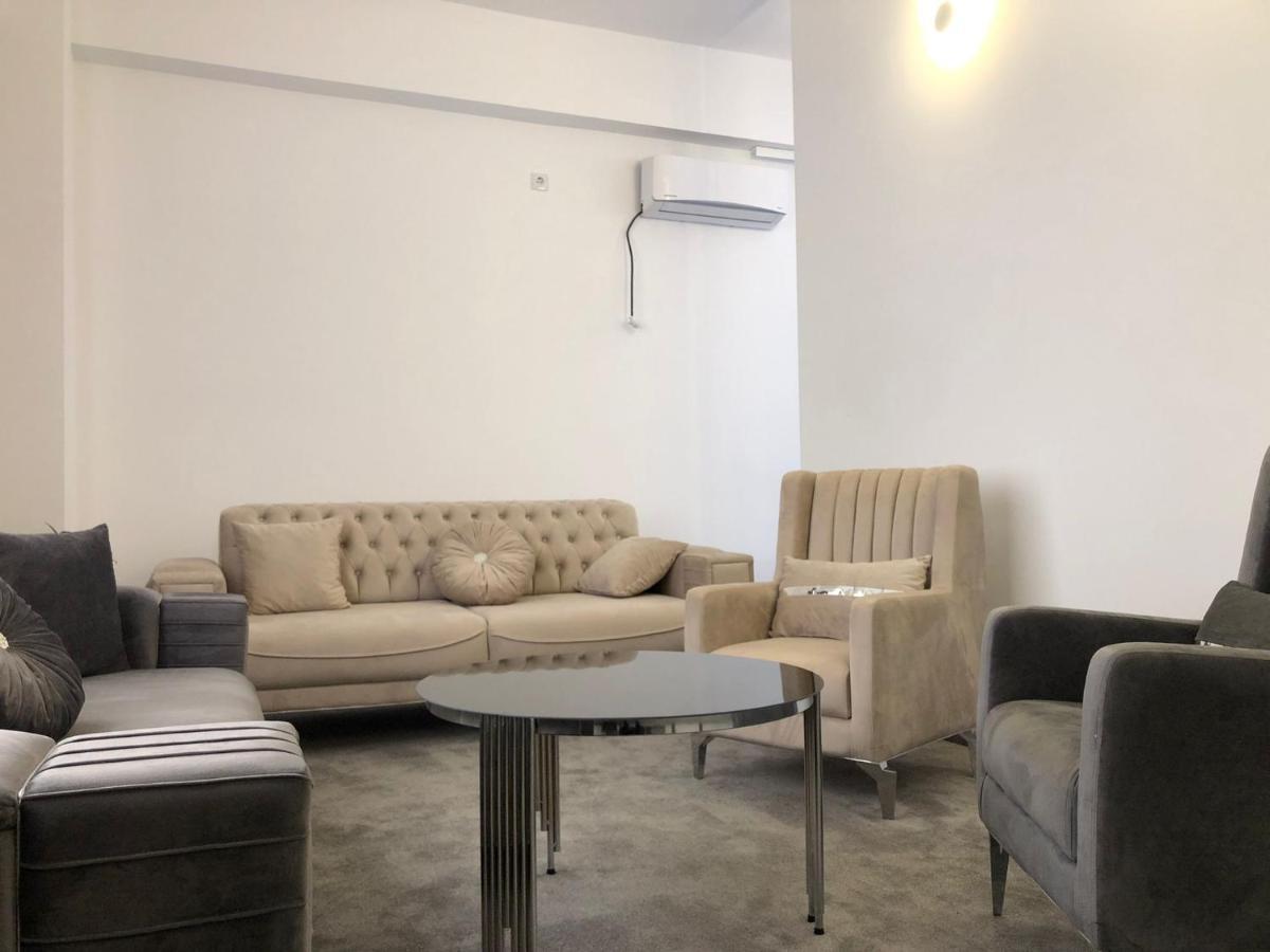 Hotel Daly Ploieşti Buitenkant foto