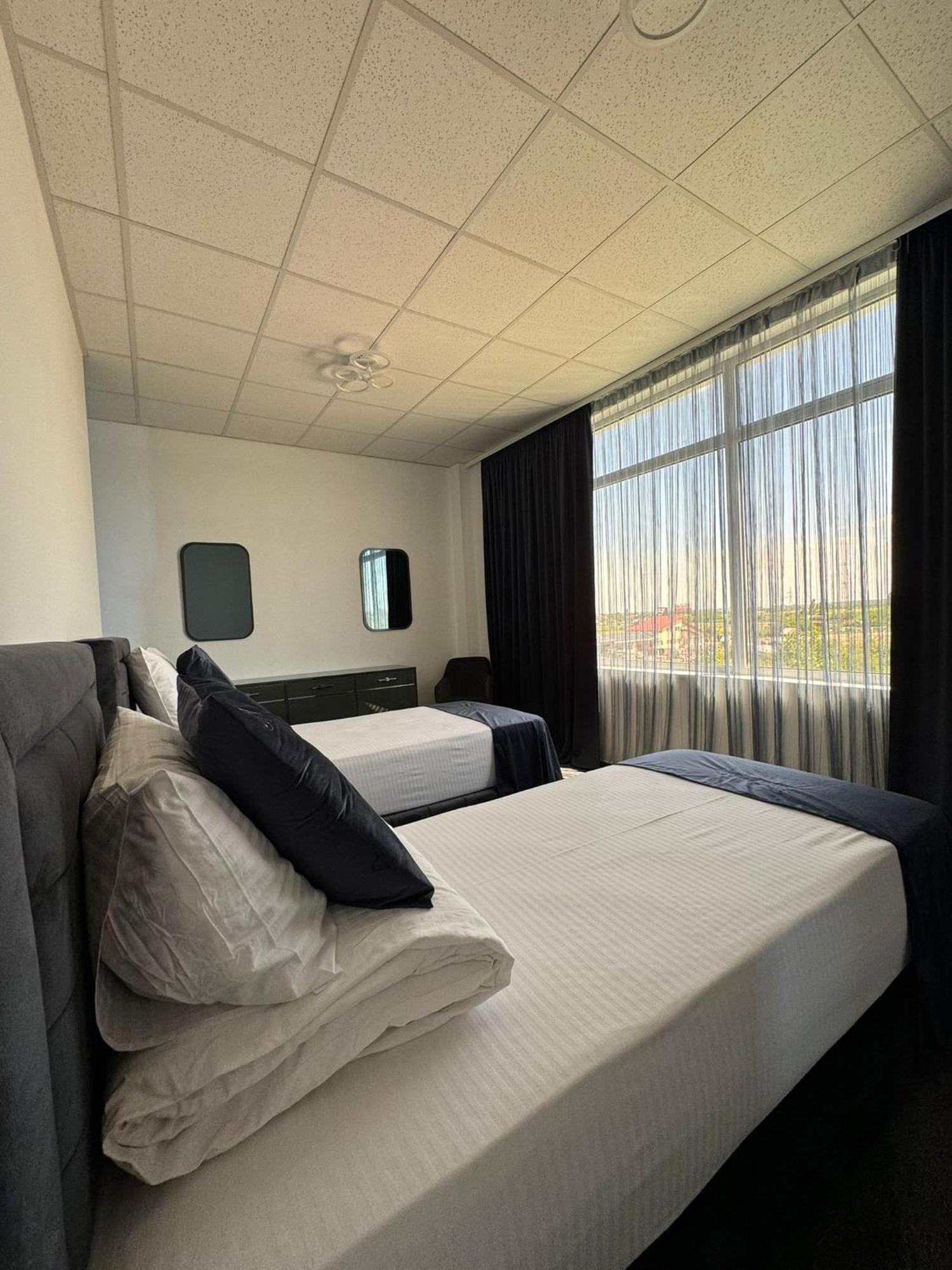Hotel Daly Ploieşti Buitenkant foto