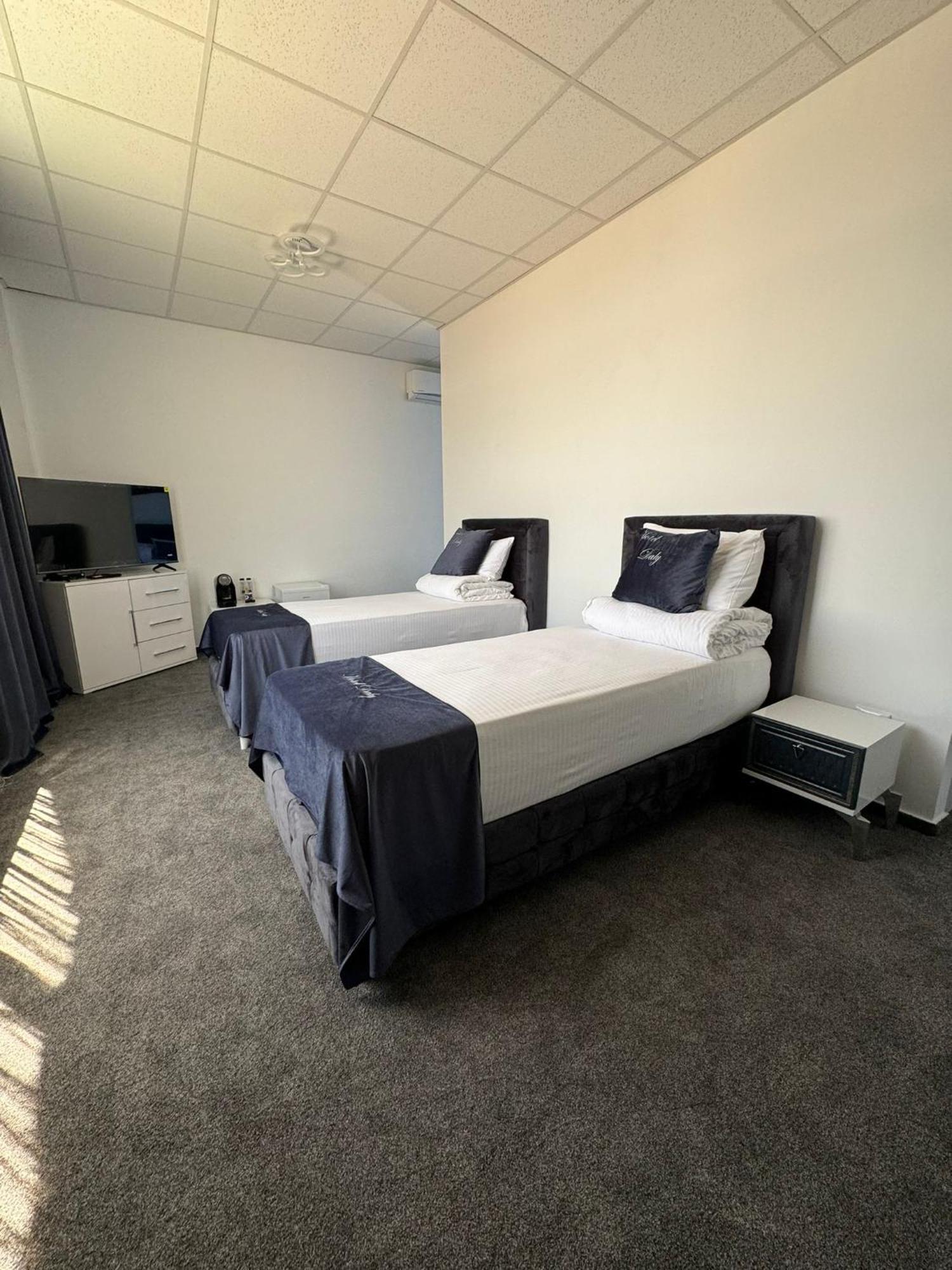 Hotel Daly Ploieşti Buitenkant foto